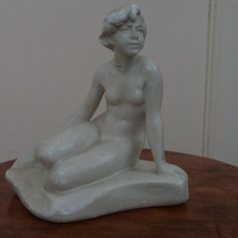 Скульптура женщины