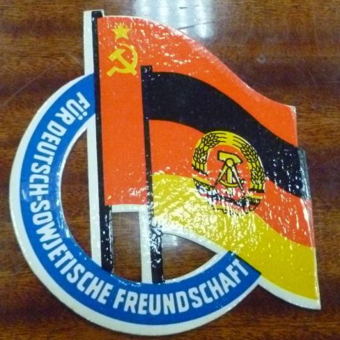Эмблема флага и герба ГДР 