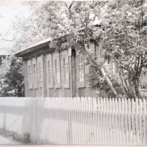 Фотография ч/б. Здание Черемисского сельского Совета в 60е гг.20в. (позже сельская библиотека).