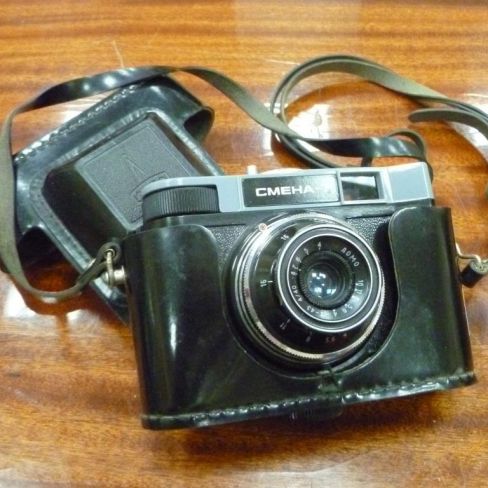 Фотоаппарат "Смена-7" в черном футляре на ремешке. 