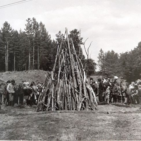 Фотография. Подготовка к мероприятию "Пионерский костёр", посвящённый Дню Победы